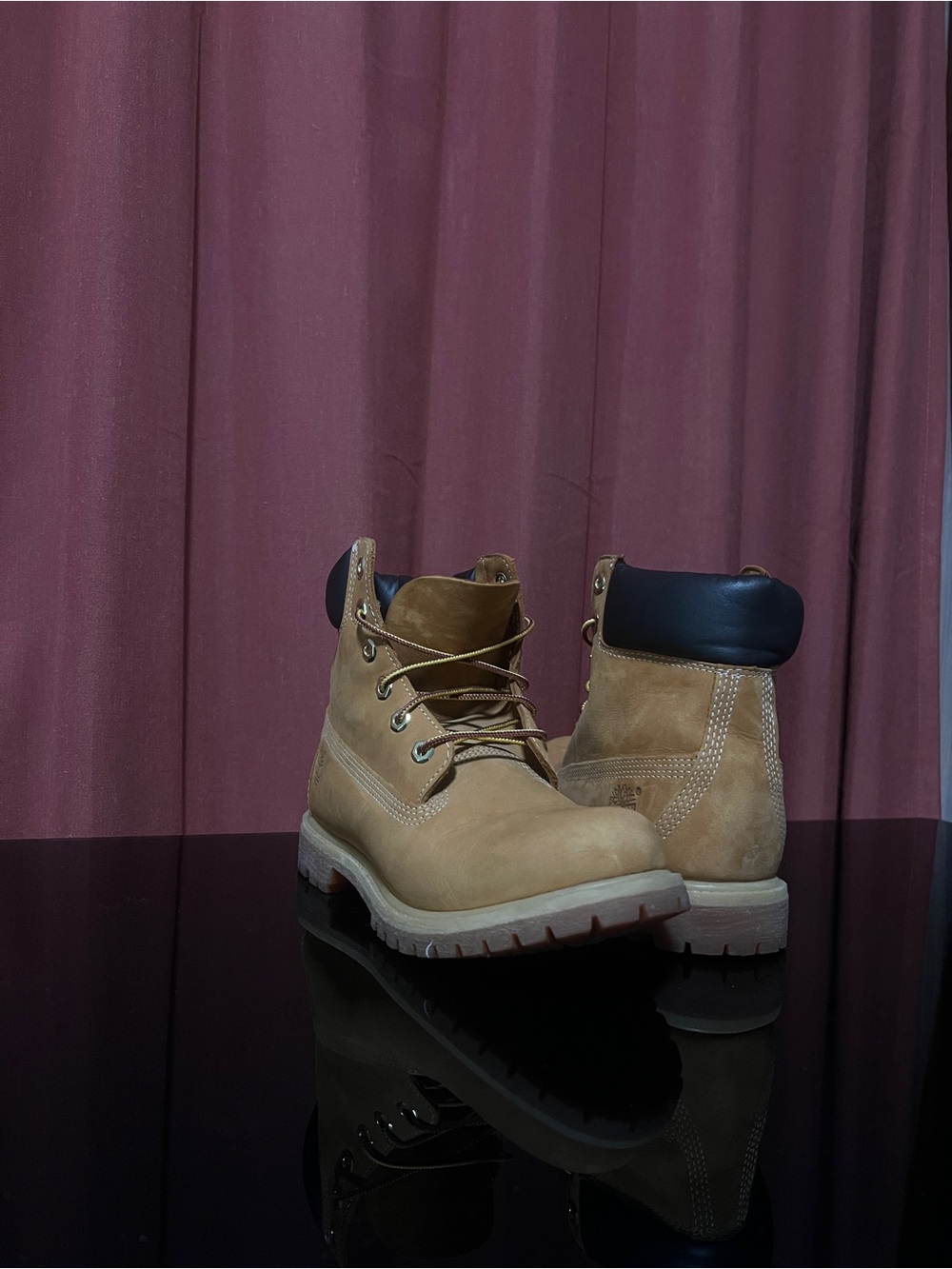 Timberland Classic Wheat/Tan Nubuck Lace-Up Boots with Black Collar